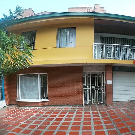 Le VI Hostal Medellin Luaran gambar