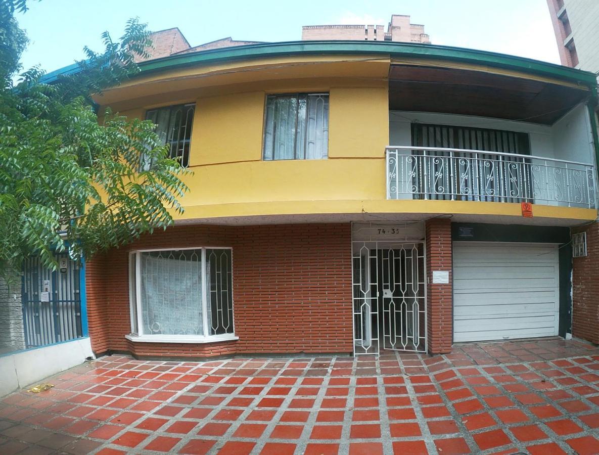 Le VI Hostal Medellin Luaran gambar