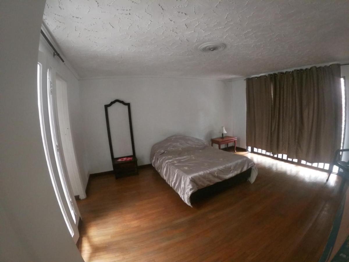 Le VI Hostal Medellin Luaran gambar