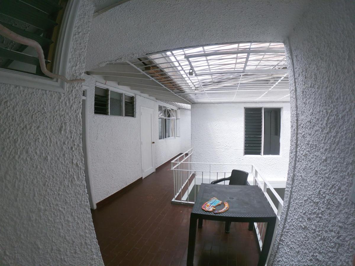 Le VI Hostal Medellin Luaran gambar